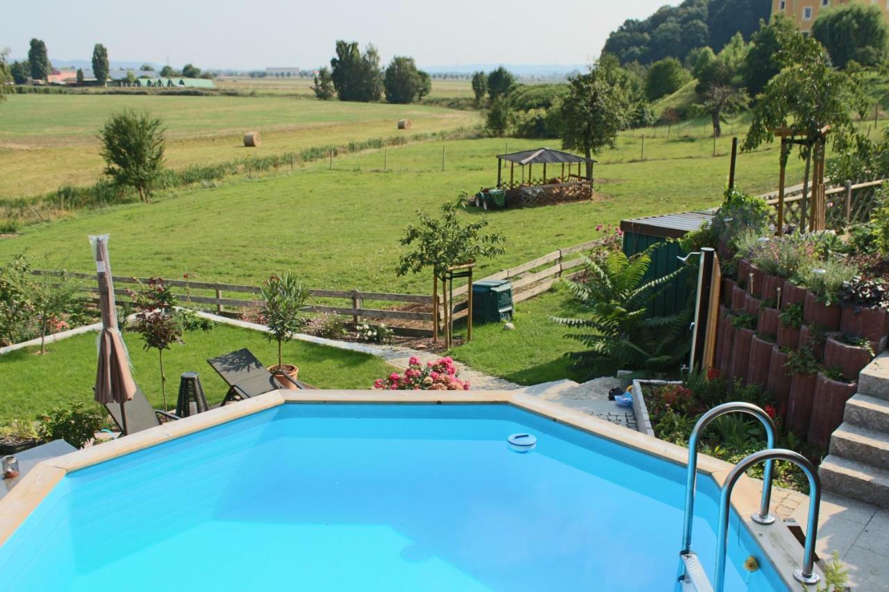 Ferienhof Graefe - 3-Seiten Hof Mit Grossem Garten, Pool & Sauna Meissen Exterior photo